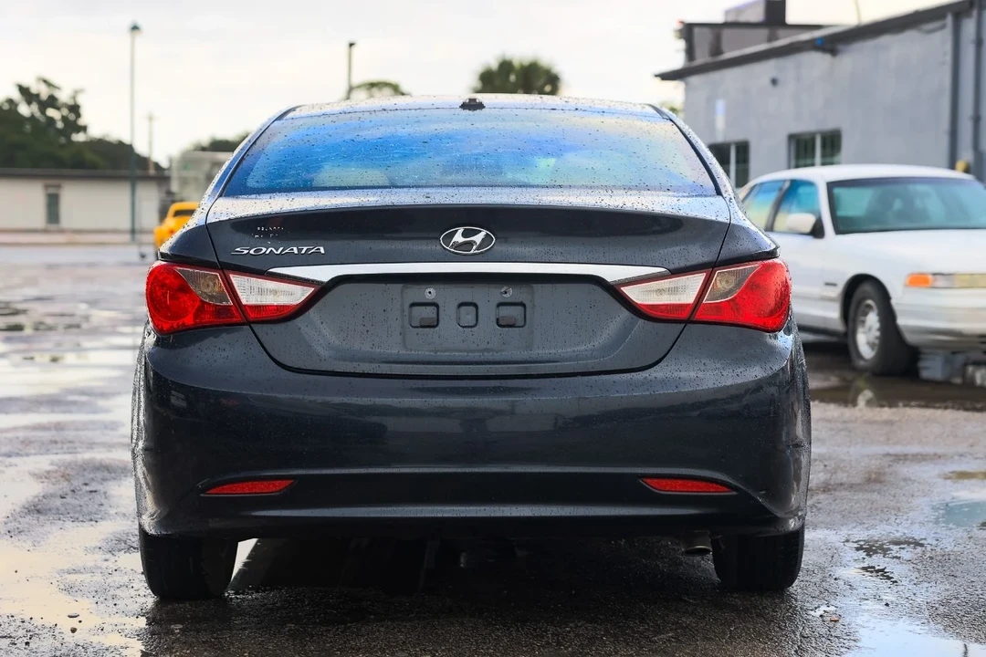 2012 Hyundai Sonata - Image 7 of 12