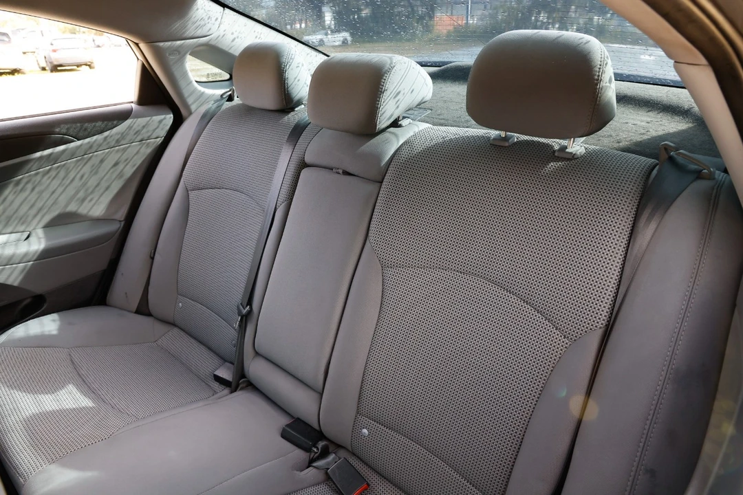 2012 Hyundai Sonata - Image 8 of 12