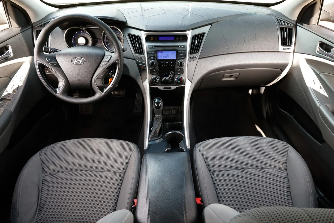 2012 Hyundai Sonata - Image 2 of 12