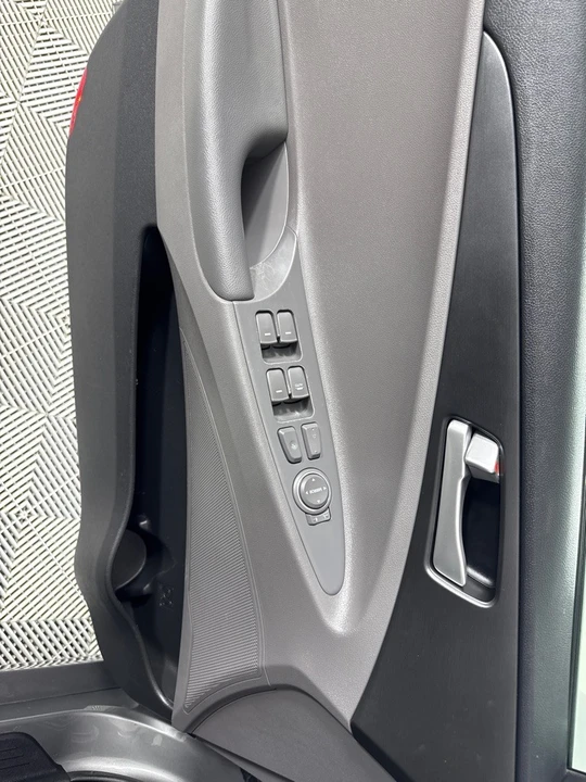 2012 Hyundai Sonata - Image 10 of 12