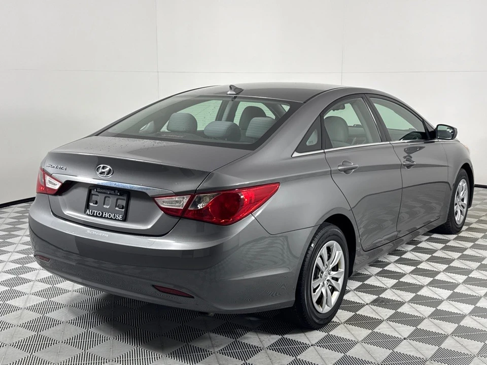 2012 Hyundai Sonata - Image 5 of 12