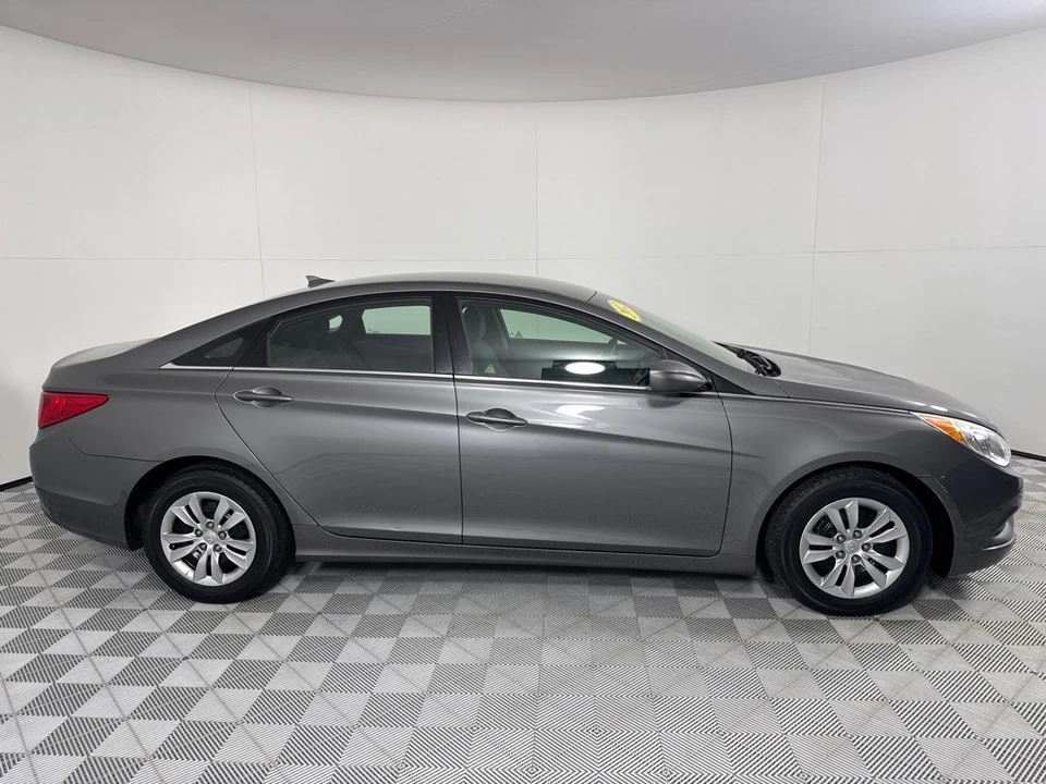 2012 Hyundai Sonata - Image 4 of 12