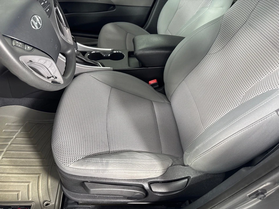 2012 Hyundai Sonata - Image 11 of 12