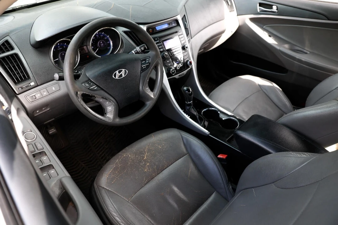 2012 Hyundai Sonata - Image 4 of 12