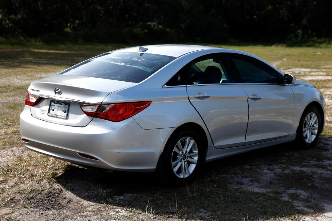 2012 Hyundai Sonata - Image 11 of 12