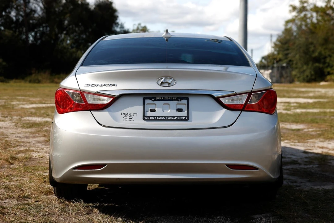 2012 Hyundai Sonata - Image 7 of 12