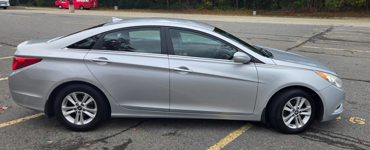 2012 Hyundai Sonata - Image 5 of 18