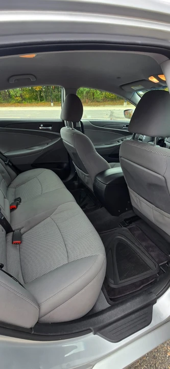 2012 Hyundai Sonata - Image 8 of 18