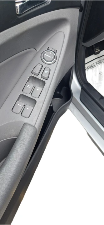 2012 Hyundai Sonata - Image 14 of 18