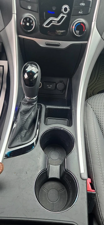 2012 Hyundai Sonata - Image 13 of 18