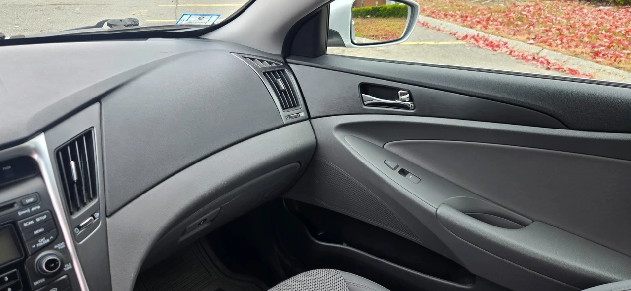 2012 Hyundai Sonata - Image 11 of 18