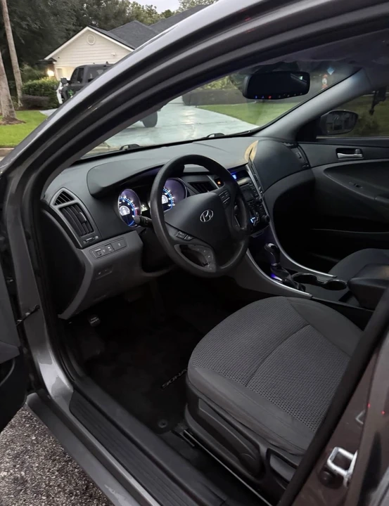 2012 Hyundai Sonata - Image 8 of 17