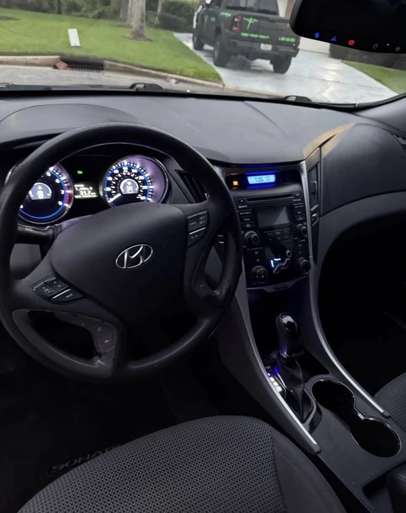 2012 Hyundai Sonata - Image 9 of 17