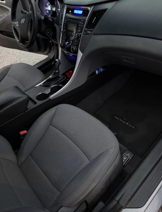 2012 Hyundai Sonata - Image 14 of 17