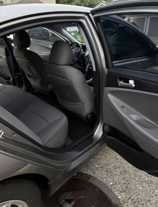 2012 Hyundai Sonata - Image 11 of 17