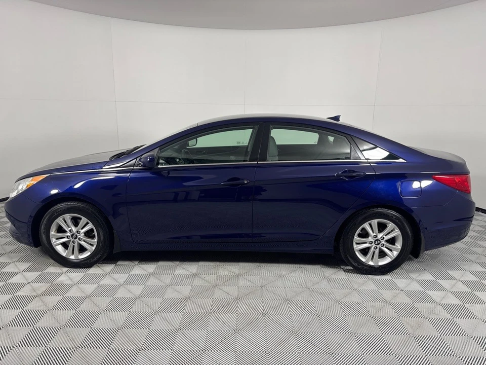 2012 Hyundai Sonata - Image 8 of 12