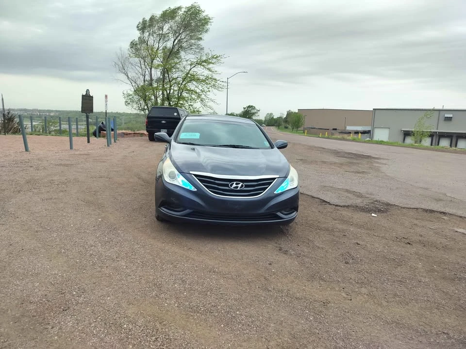 2012 Hyundai Sonata - Image 2 of 9
