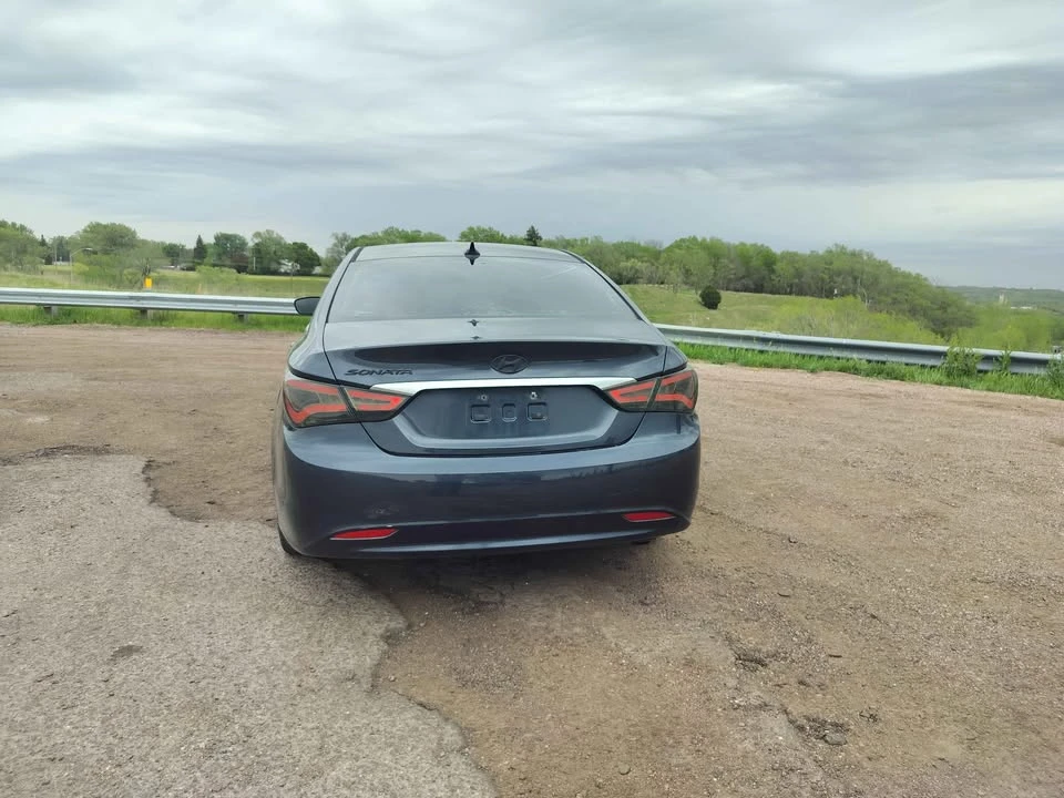 2012 Hyundai Sonata - Image 7 of 9