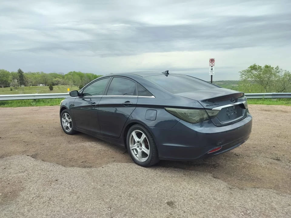 2012 Hyundai Sonata - Image 3 of 9