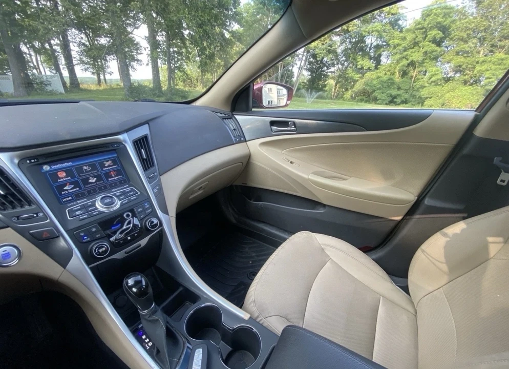 2012 Hyundai Sonata - Image 12 of 20