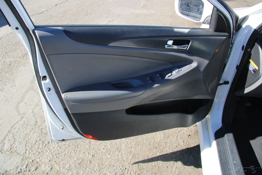2012 Hyundai Sonata - Image 10 of 21