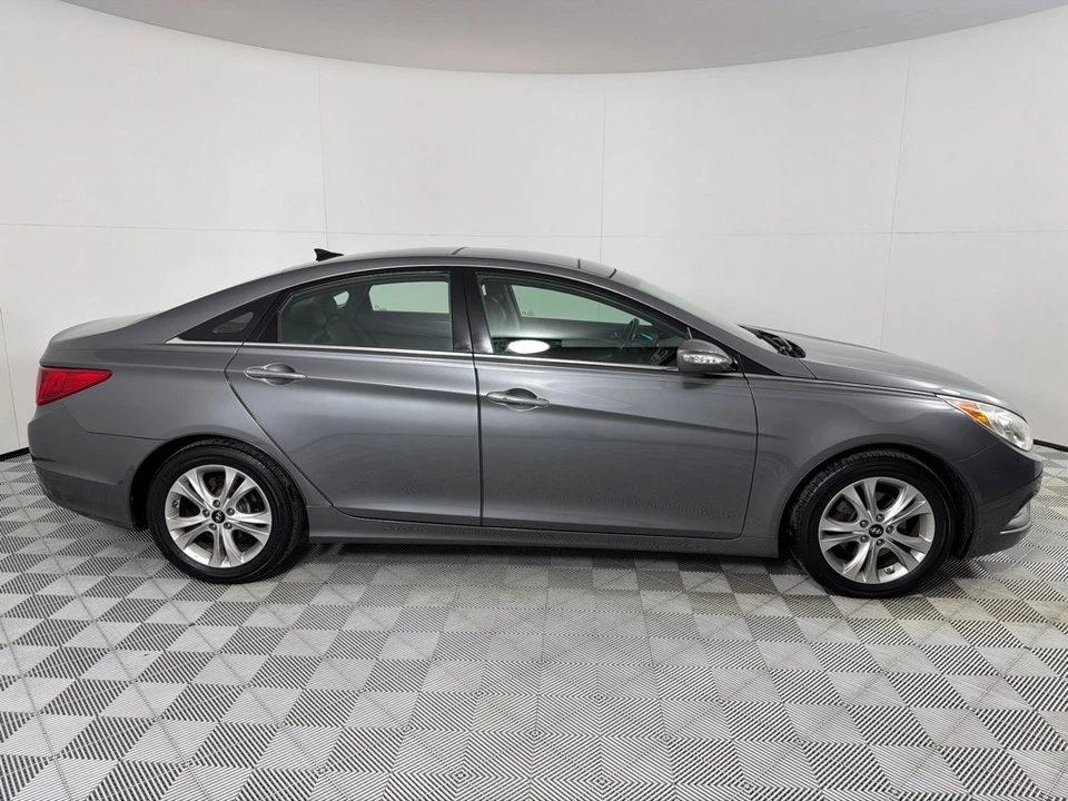 2012 Hyundai Sonata - Image 4 of 12