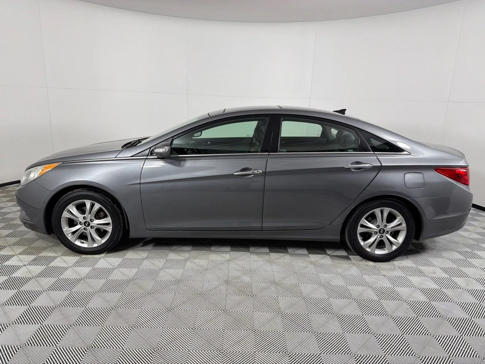 2012 Hyundai Sonata - Image 8 of 12