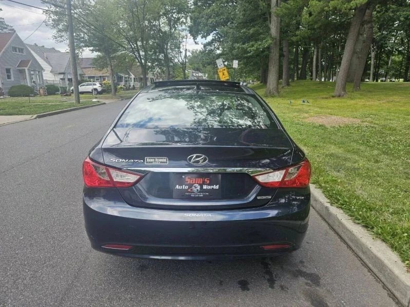 2012 Hyundai Sonata - Image 8 of 12