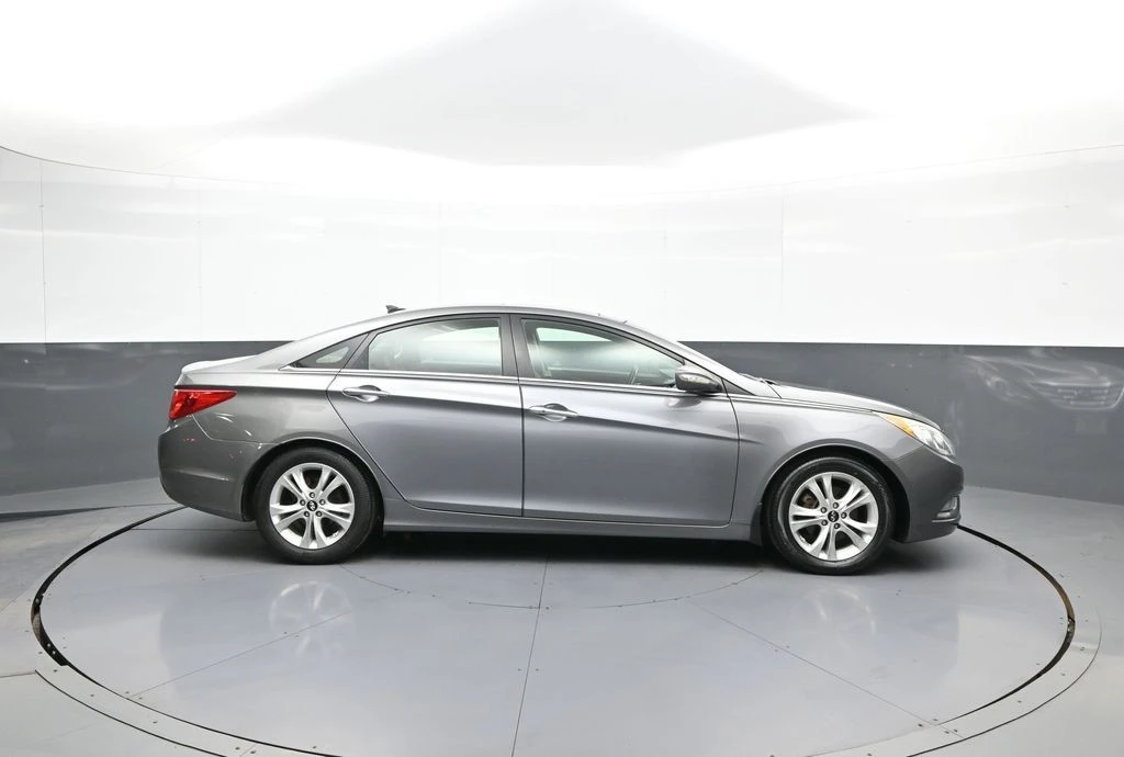 2012 Hyundai Sonata - Image 5 of 12