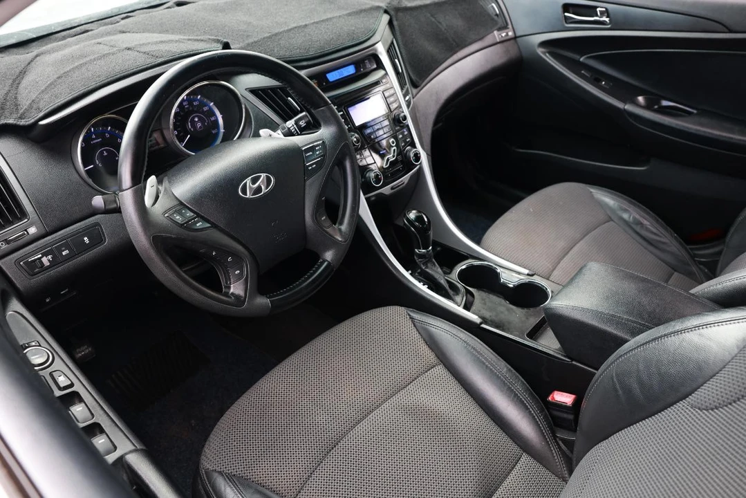 2012 Hyundai Sonata - Image 4 of 21