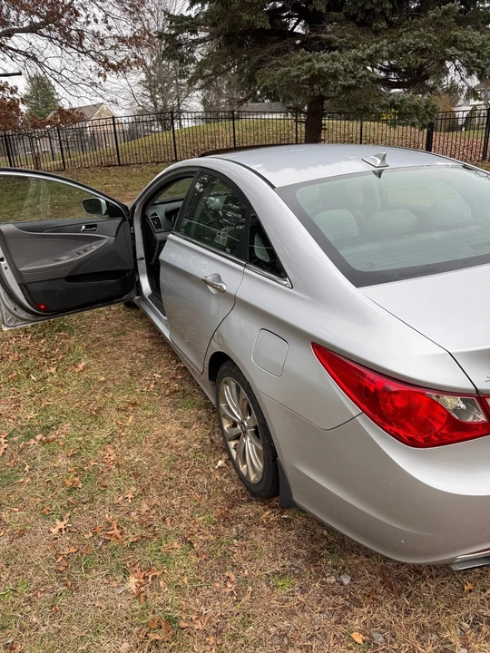 2012 Hyundai Sonata - Image 11 of 21