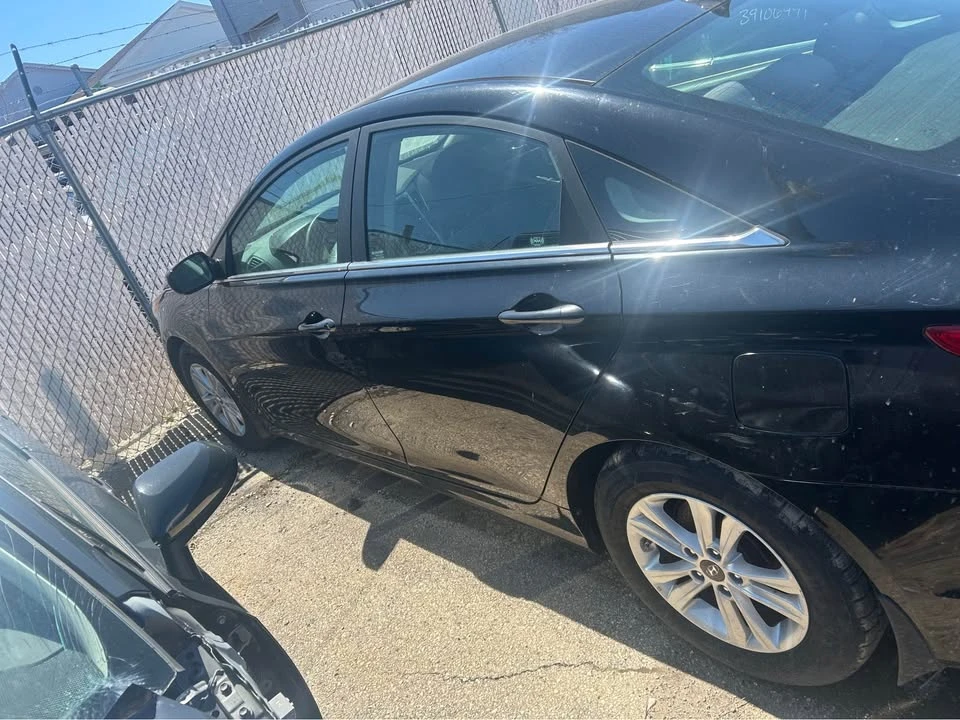 2012 Hyundai Sonata - Image 2 of 3