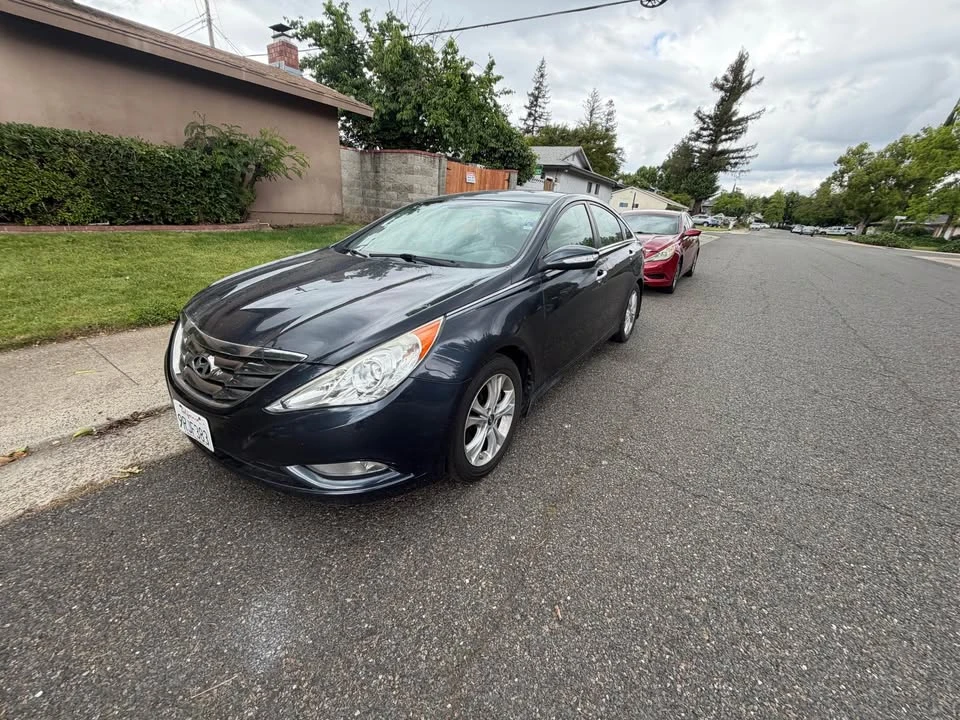 2012 Hyundai Sonata - Image 2 of 8