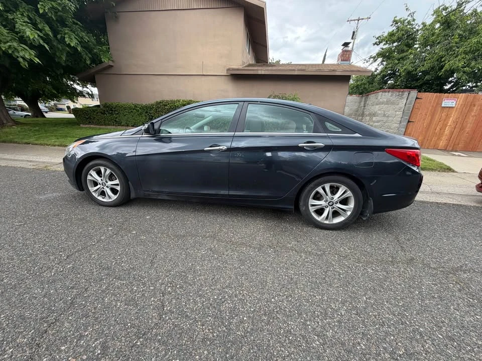 2012 Hyundai Sonata - Image 4 of 8
