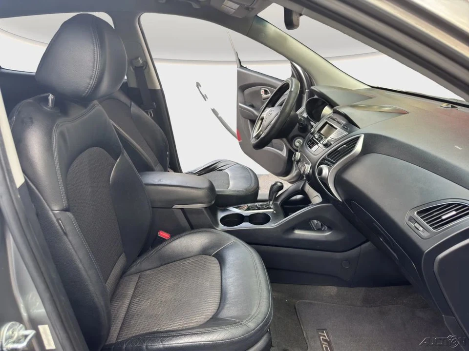 2012 Hyundai Tucson - Image 19 of 21