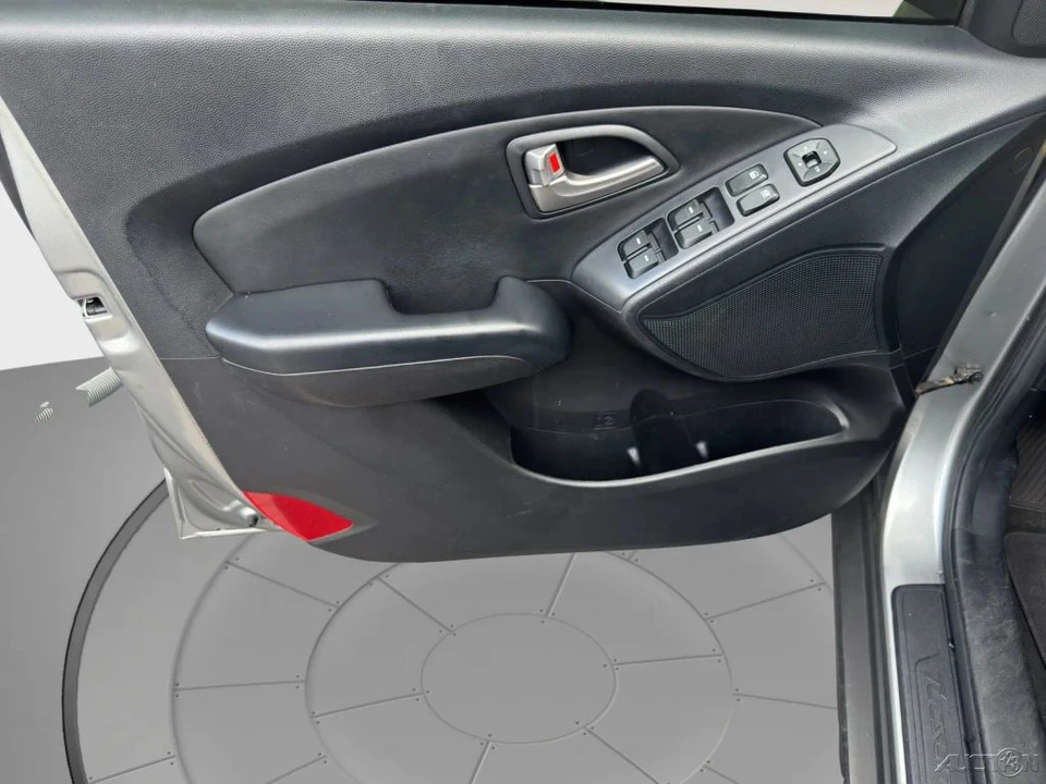 2012 Hyundai Tucson - Image 13 of 21
