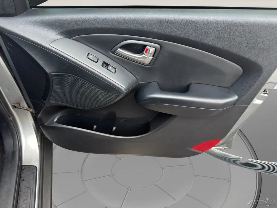 2012 Hyundai Tucson - Image 18 of 21