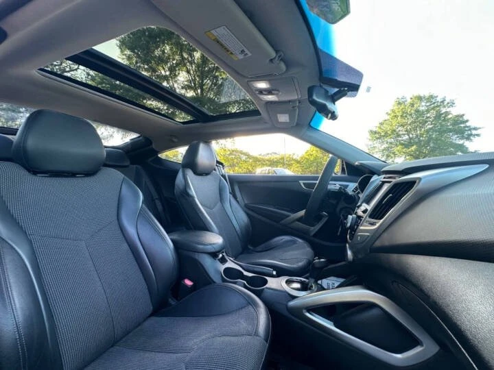 2012 Hyundai Veloster - Image 11 of 19