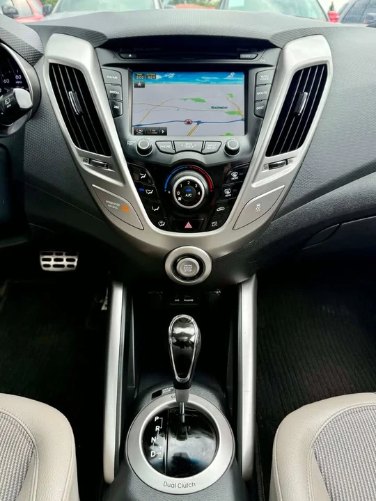 2012 Hyundai Veloster - Image 16 of 20