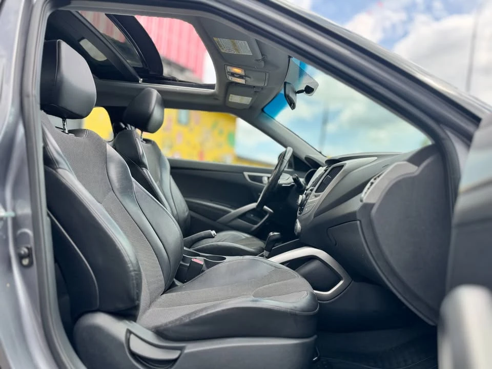 2012 Hyundai Veloster - Image 11 of 15