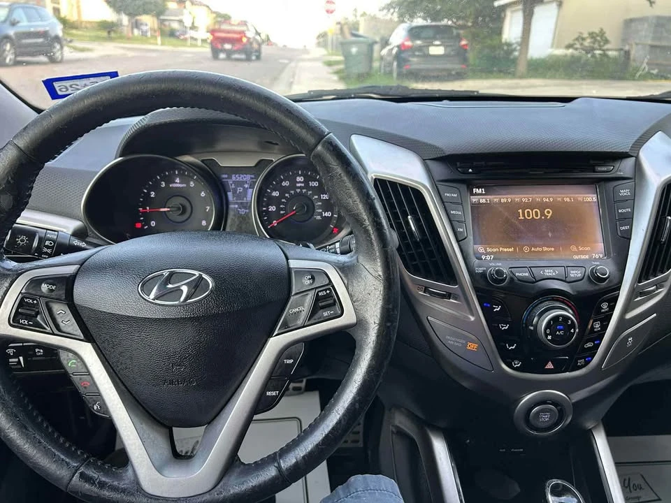 2012 Hyundai Veloster - Image 5 of 8