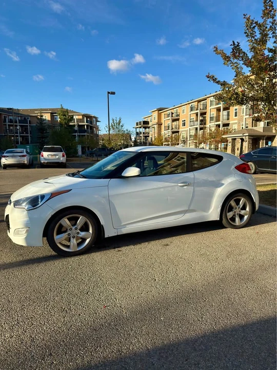 2012 Hyundai Veloster - Image 2 of 8