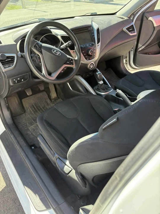 2012 Hyundai Veloster - Image 7 of 10
