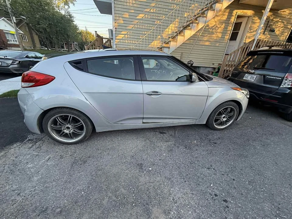 2012 Hyundai Veloster - Image 11 of 12