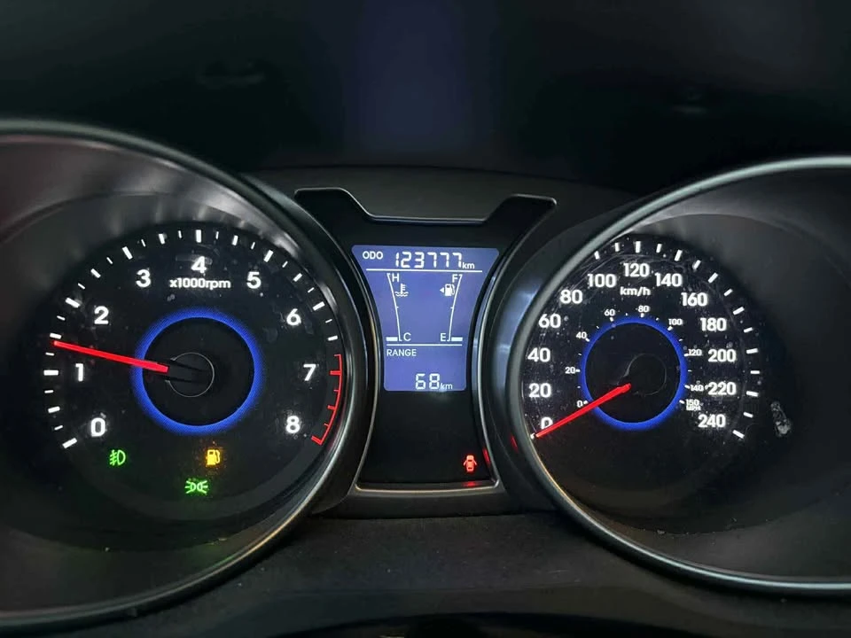 2012 Hyundai Veloster - Image 4 of 12