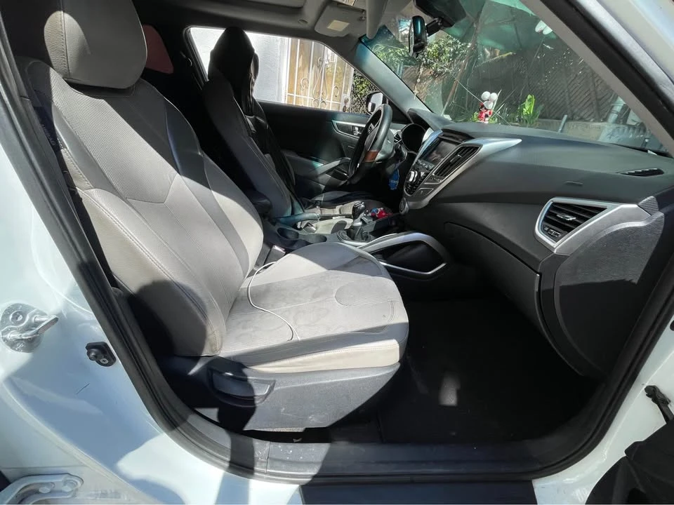 2012 Hyundai Veloster - Image 7 of 10
