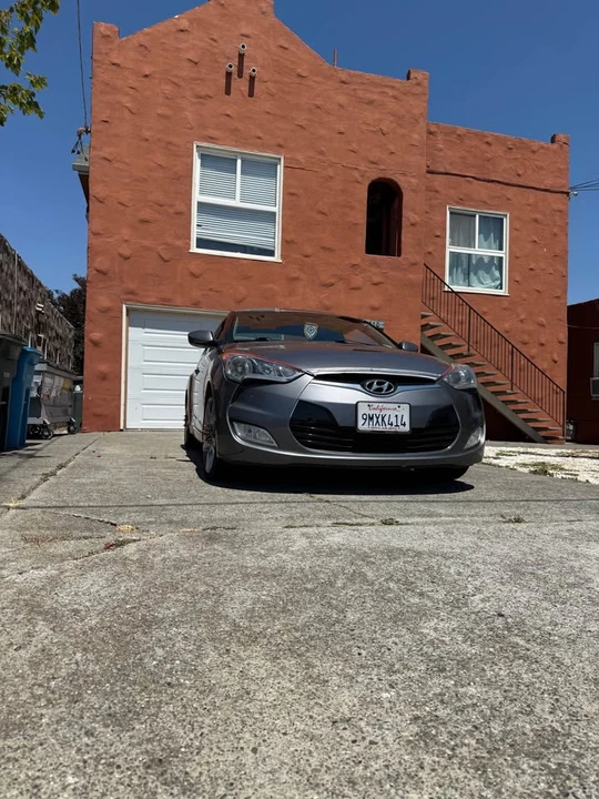 2012 Hyundai Veloster - Image 2 of 9