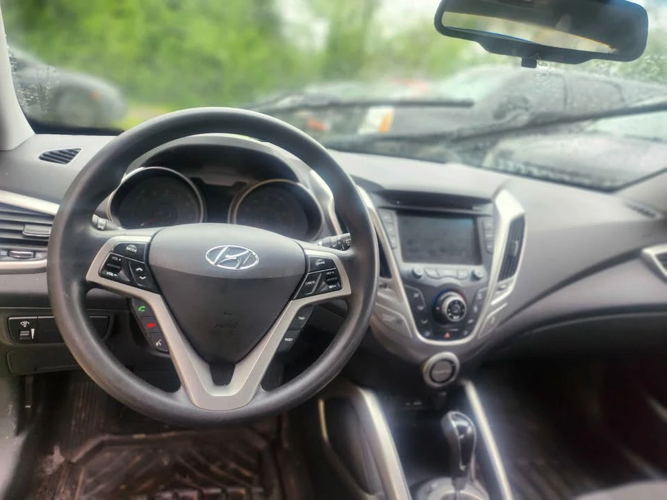 2012 Hyundai Veloster - Image 4 of 10