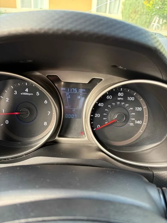2012 Hyundai Veloster - Image 2 of 11
