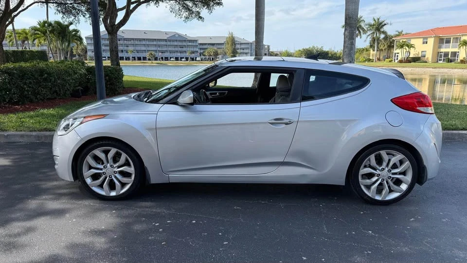 2012 Hyundai Veloster - Image 5 of 19